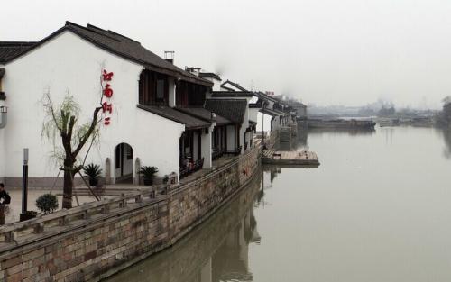 福州火车站　昨日发送旅客9万人次