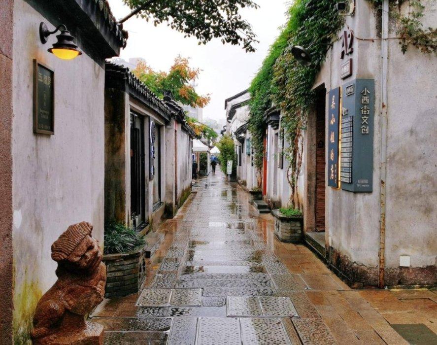 豆娃踢足球